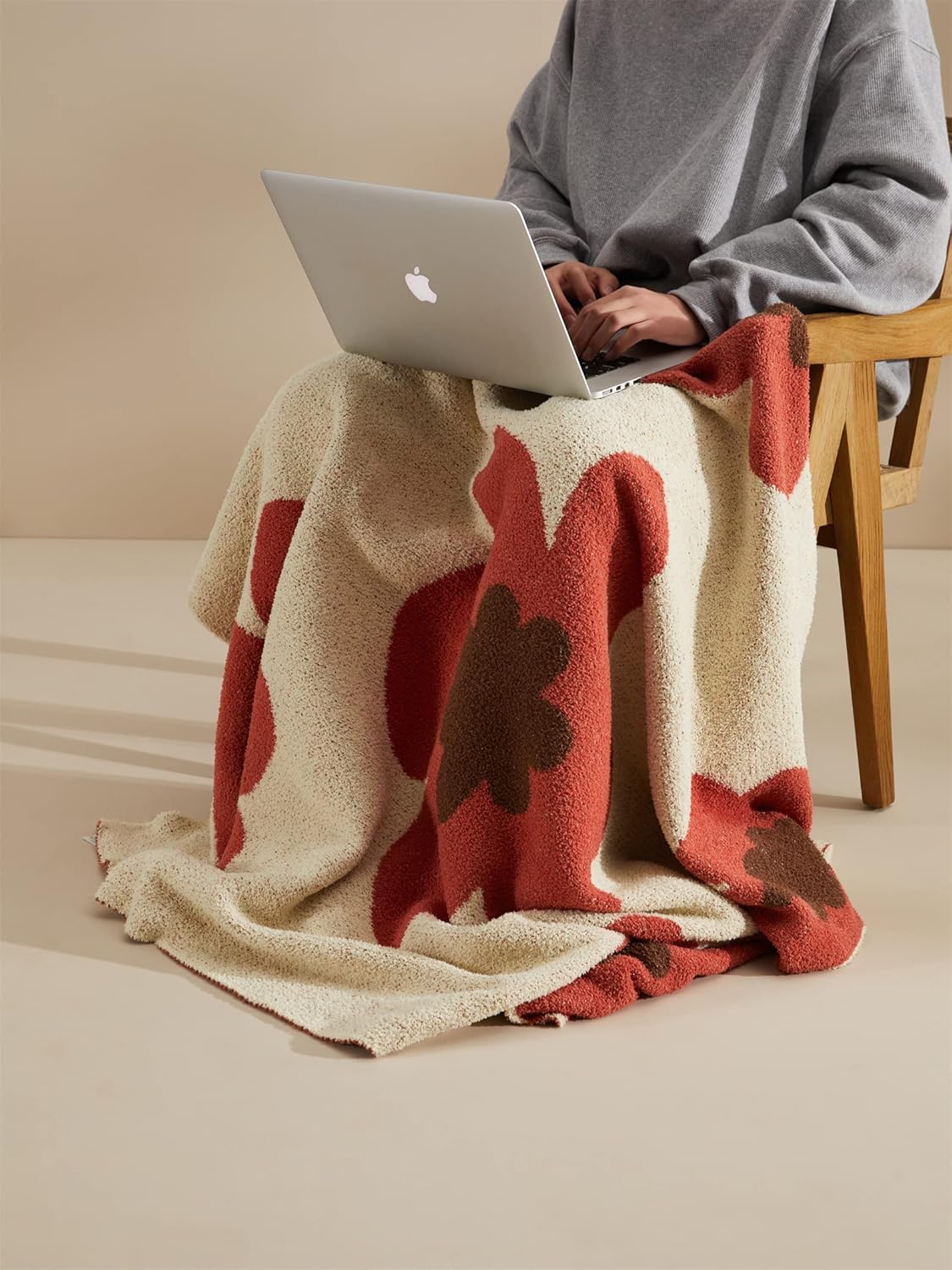Floral Throw Blanket Big Flower Pattern Soft Cozy Warm Fuzzy Fluffy Microfiber Feather for Couch Bed Sofa Baby Pets Home Decor All Season (Chen Red, 47'' x 59'')