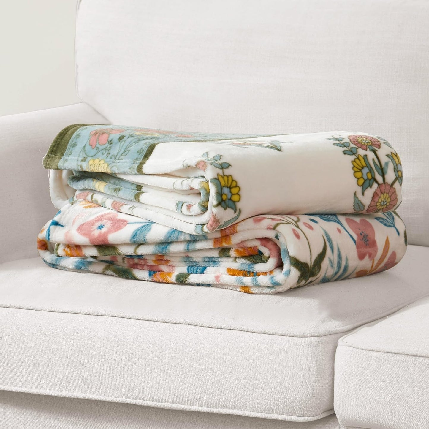 Jessica Simpson Plush 50"X70" Throw Blanket - Mila Floral - Luxurious Plush Blanket for Ultimate Comfort and Cozy Warmth