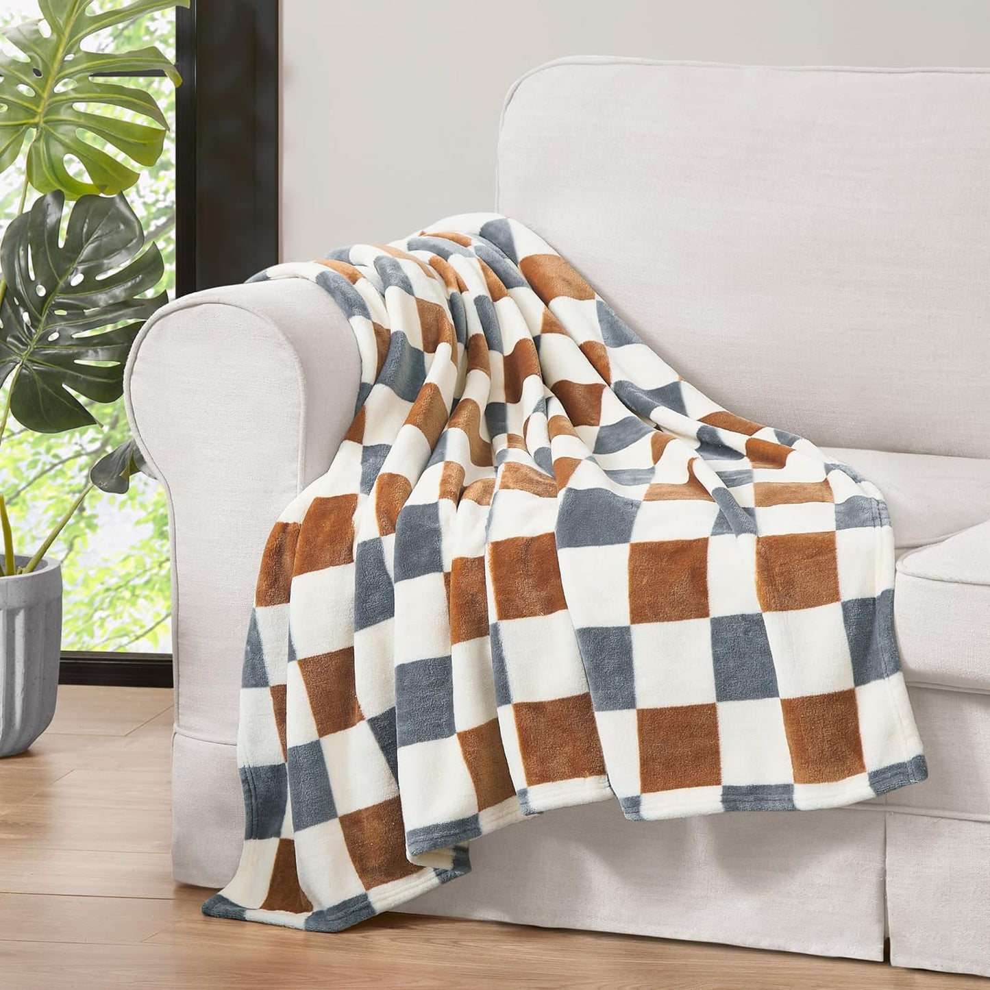 Jessica Simpson Plush 50"X70" Throw Blanket - Mila Floral - Luxurious Plush Blanket for Ultimate Comfort and Cozy Warmth