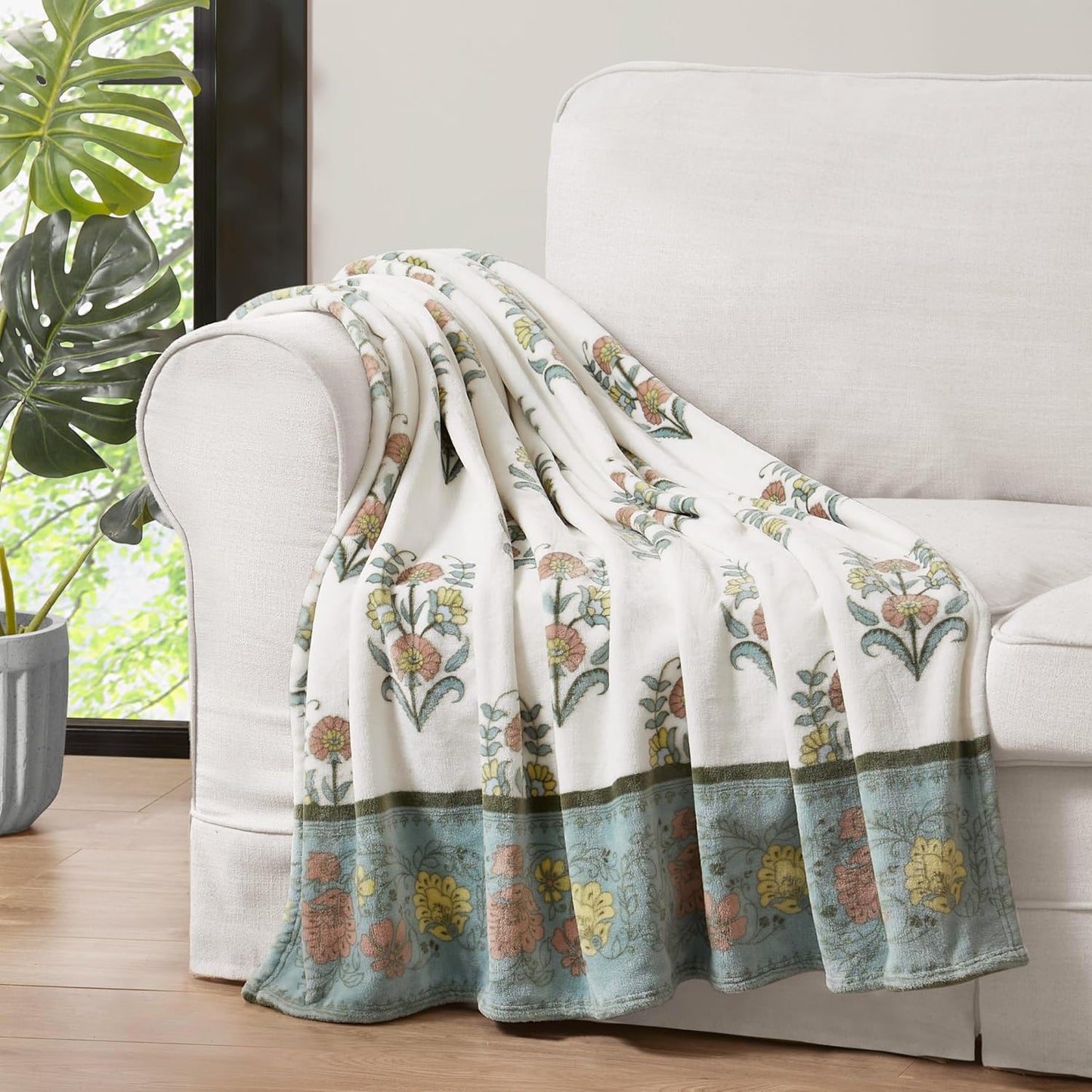 Jessica Simpson Plush 50"X70" Throw Blanket - Mila Floral - Luxurious Plush Blanket for Ultimate Comfort and Cozy Warmth