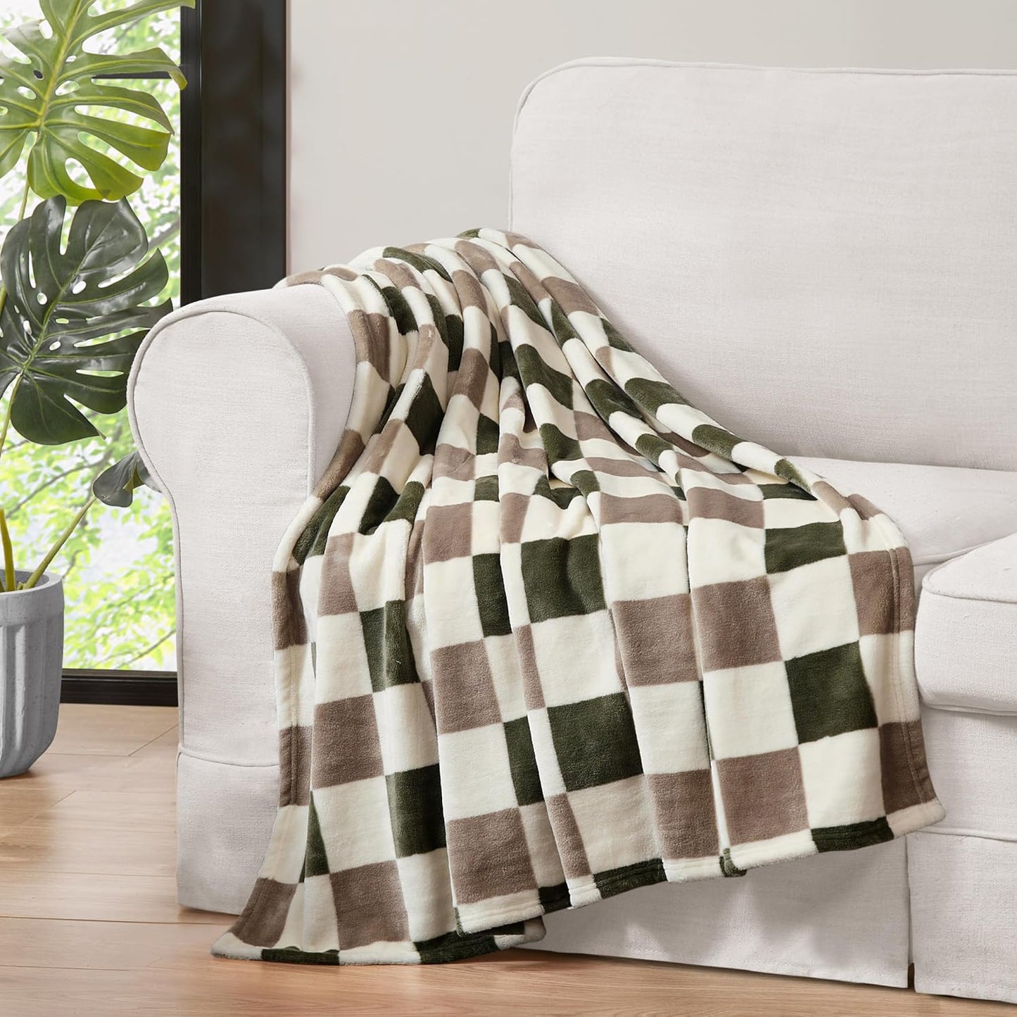 Jessica Simpson Plush 50"X70" Throw Blanket - Mila Floral - Luxurious Plush Blanket for Ultimate Comfort and Cozy Warmth